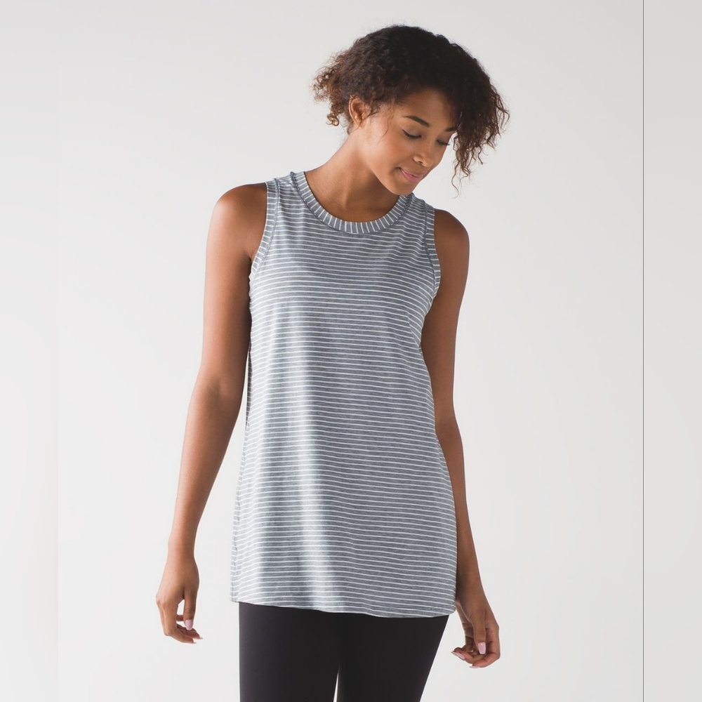 Lululemon Muscle Swing TankModern Stripe Heathered Medium Grey White size 8
